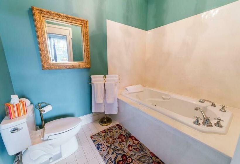 جناح ديلوكس سرير كينج, Bourbon Manor Bed & Breakfast Inn