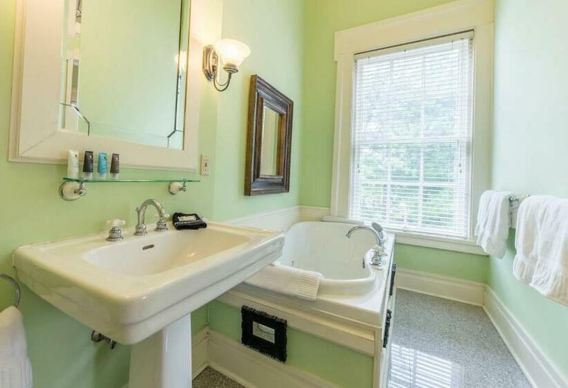 جناح ديلوكس سرير كينج, Bourbon Manor Bed & Breakfast Inn