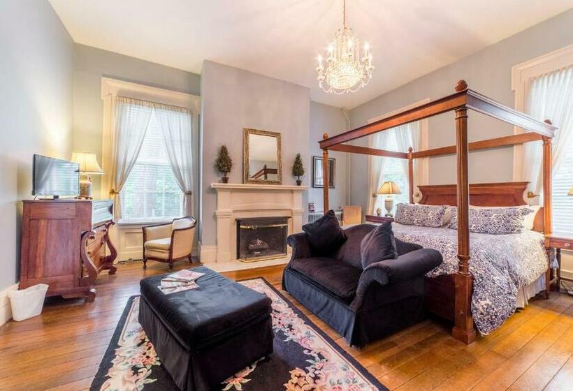 Люкс Deluxe Кровать Кинг, Bourbon Manor Bed & Breakfast Inn