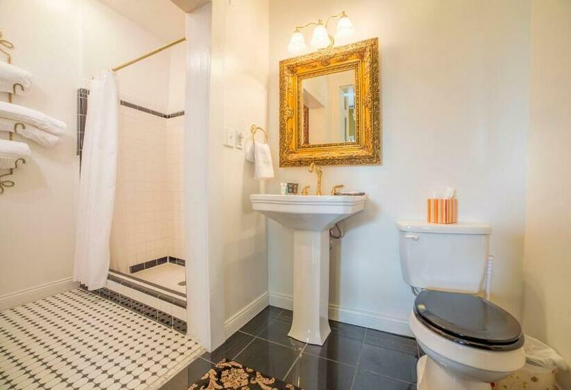 جناح ديلوكس سرير كينج, Bourbon Manor Bed & Breakfast Inn