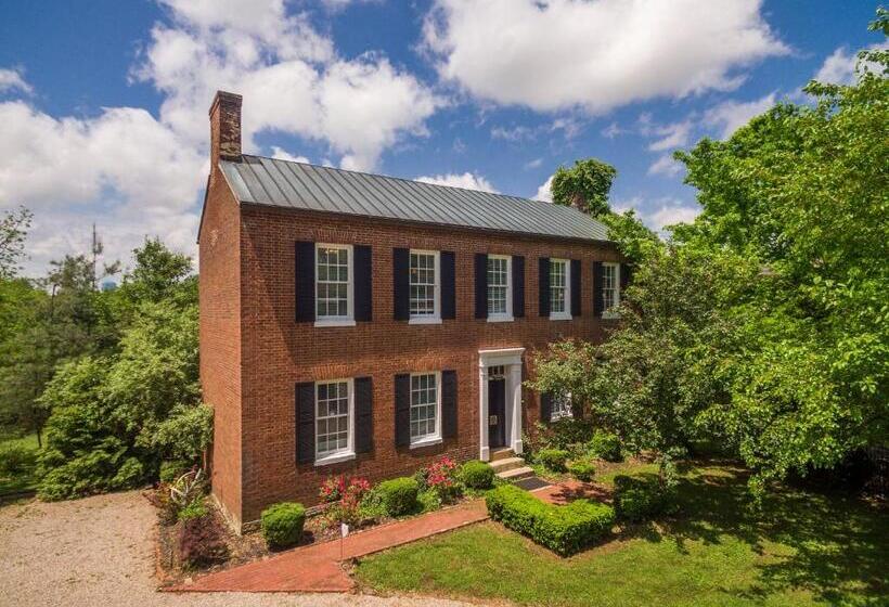 جناح سرير ملكى, Bourbon Manor Bed & Breakfast Inn