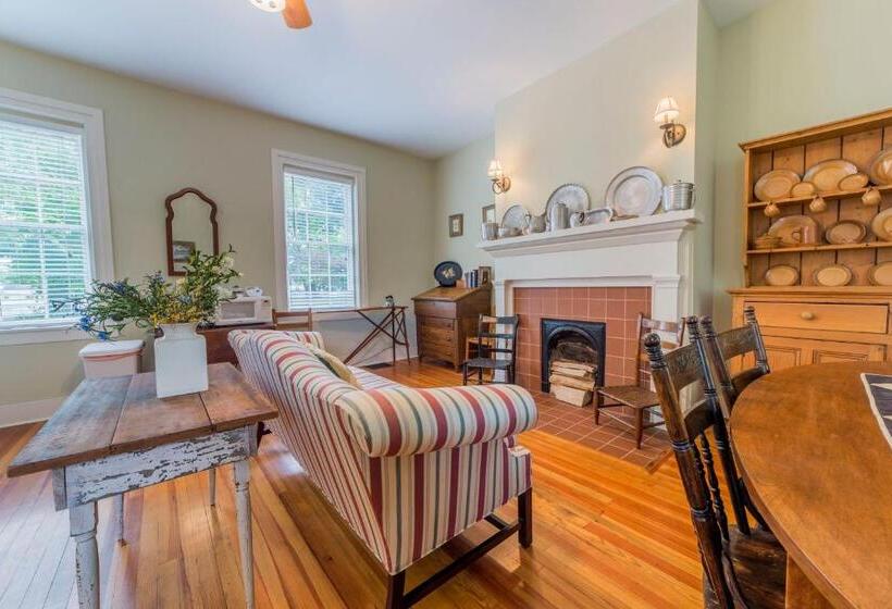 סוויטה עם מיטת קווין, Bourbon Manor Bed & Breakfast Inn