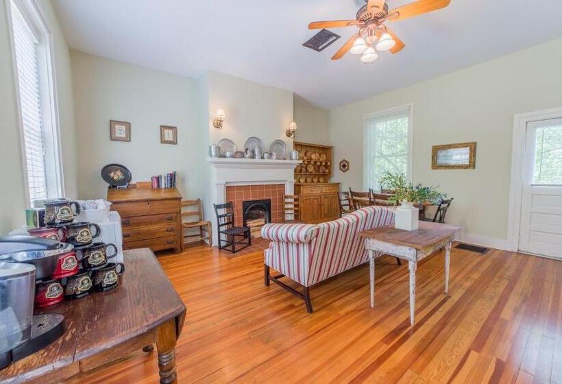 סוויטה עם מיטת קווין, Bourbon Manor Bed & Breakfast Inn