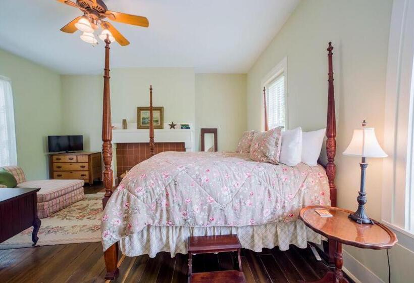 جناح سرير ملكى, Bourbon Manor Bed & Breakfast Inn