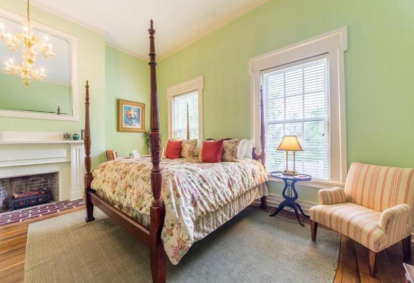 جناح سوبيريور, Bourbon Manor Bed & Breakfast Inn