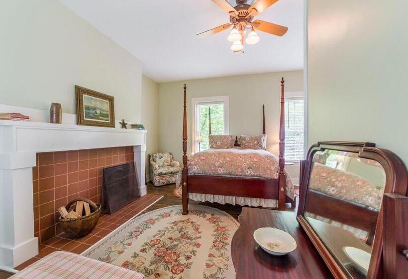 סוויטה עם מיטת קווין, Bourbon Manor Bed & Breakfast Inn