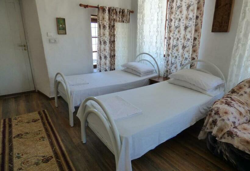 חדר קלאסי לשלושה, Guesthouse & Hostel Lorenc