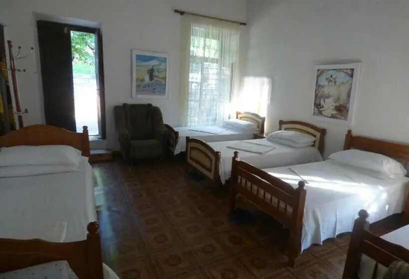 تختخواب در اتاق مشترک, Guesthouse & Hostel Lorenc