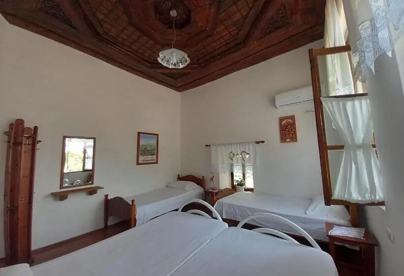 اتاق کلاسیک سه تخته, Guesthouse & Hostel Lorenc