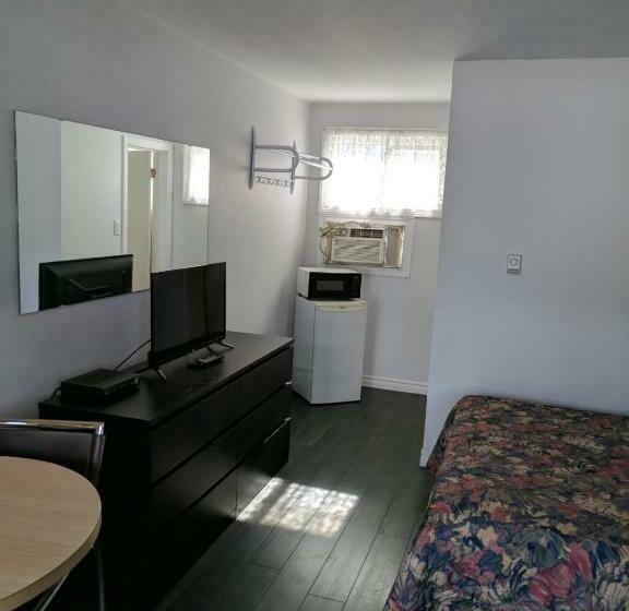 带2个双人床的标准工作室, Hilltop Motel