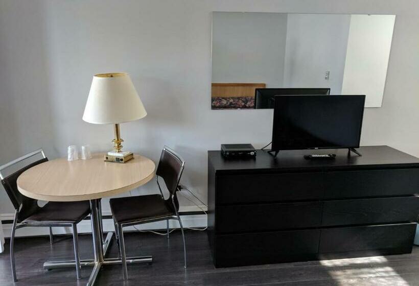 带2个双人床的标准工作室, Hilltop Motel