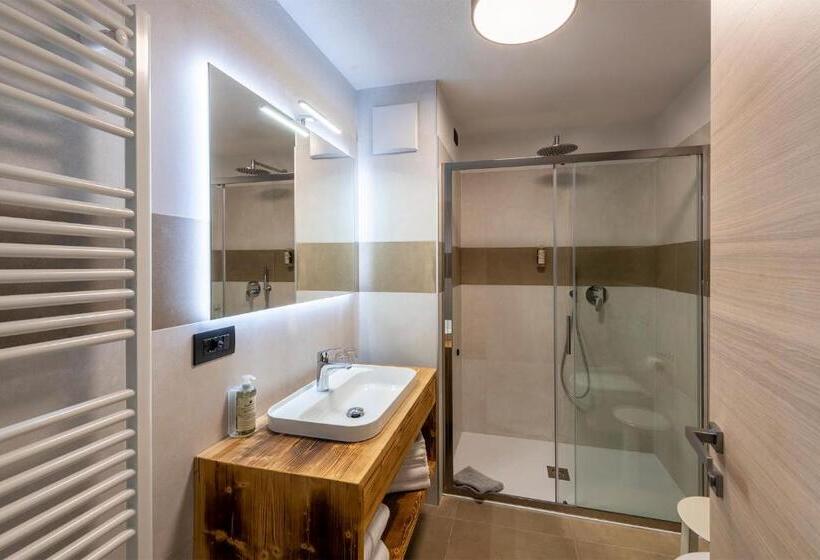 סוויטת ג'וניור עם מרפסת, Alpino Wellness & Spa