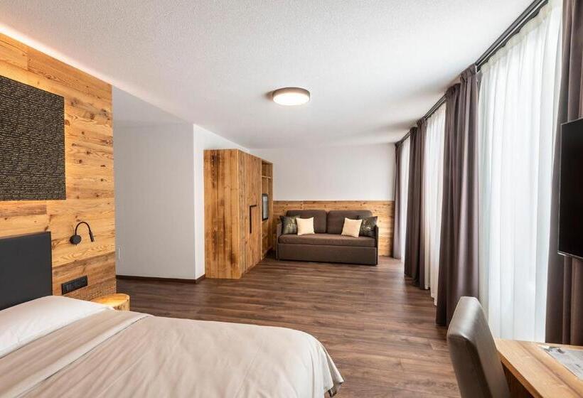 סוויטת ג'וניור עם מרפסת, Alpino Wellness & Spa