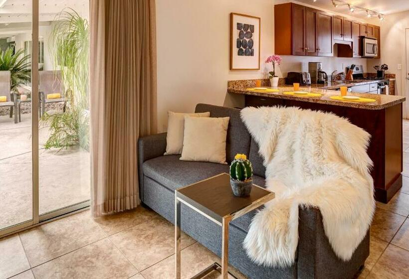 Family Suite, Avance