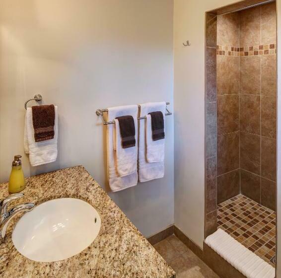 Family Suite, Avance