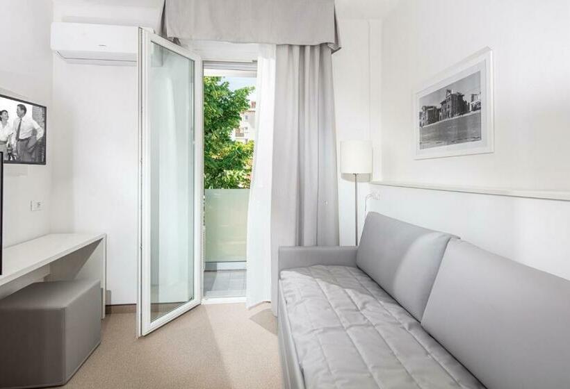 חדר סטנדרטי לארבעה עם חדר אמבטיה משותף, Centrale