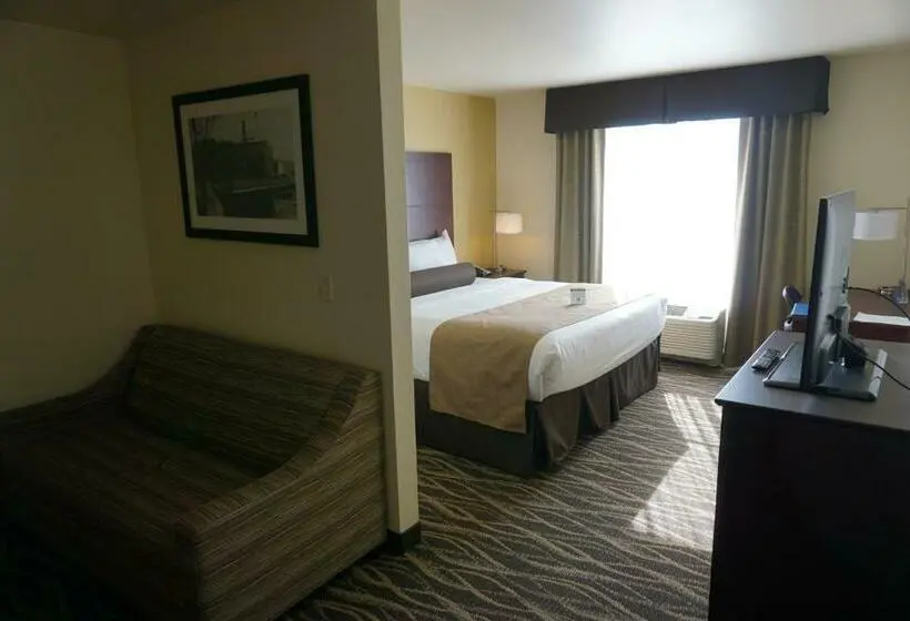Deluxe Suite King Bed, Cobblestone Hotel & Suites Chippewa Falls