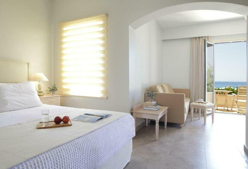 جناح جونيور مطلّ علي البحر, Costa Rossa  Adults Only