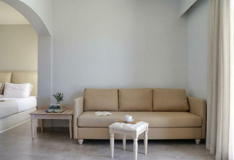 جناح جونيور مطلّ علي البحر, Costa Rossa  Adults Only