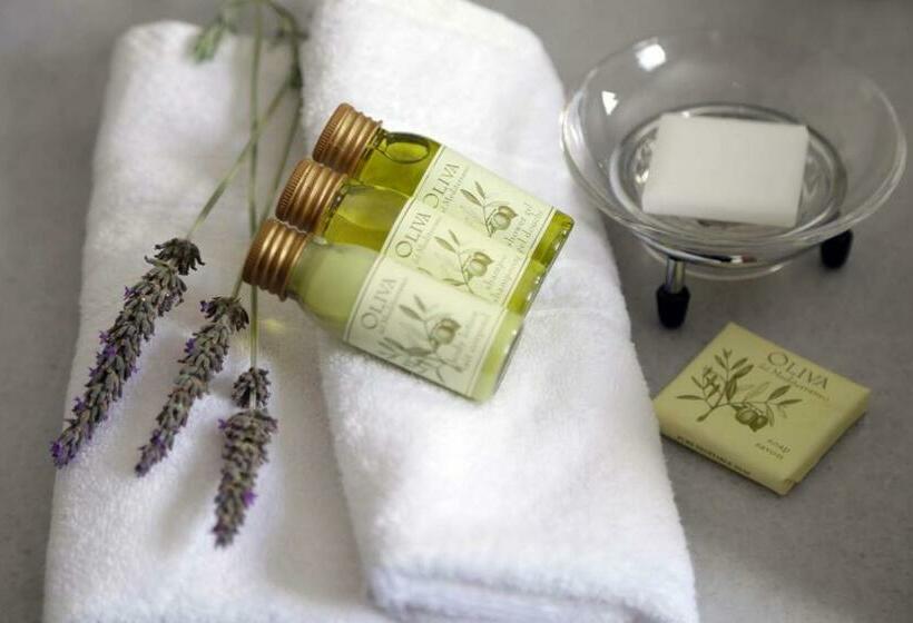 جناح جونيور مطلّ علي البحر, Costa Rossa  Adults Only