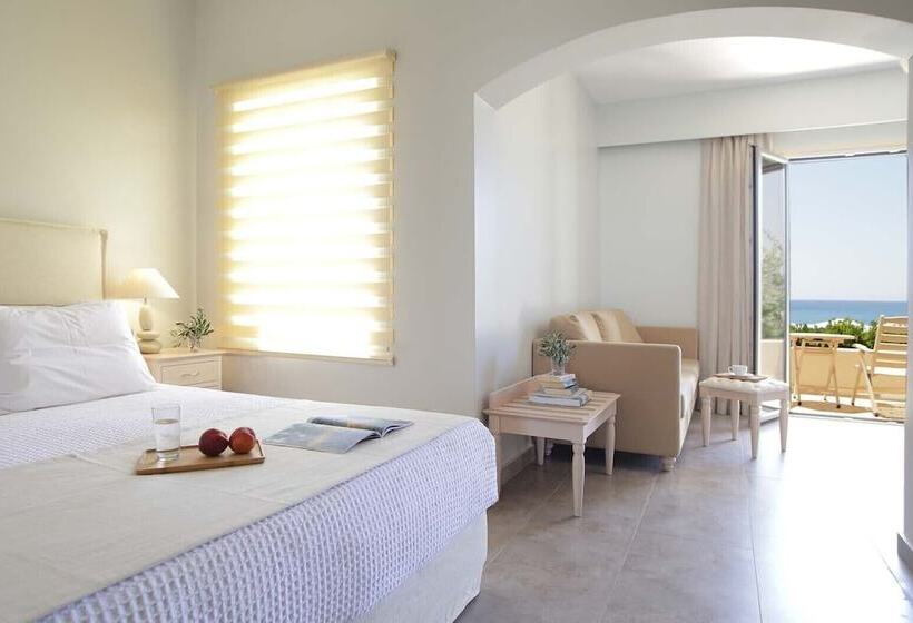 جناح جونيور مطلّ علي البحر, Costa Rossa  Adults Only