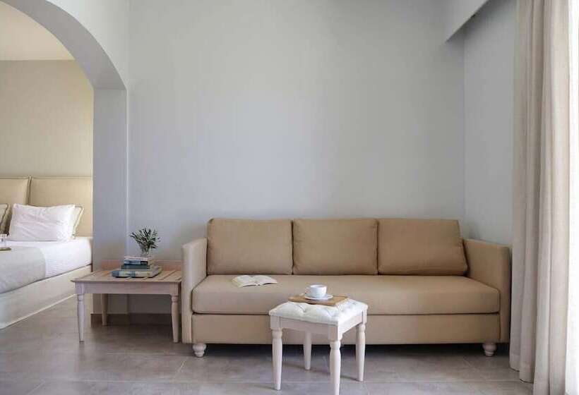 جناح جونيور مطلّ علي البحر, Costa Rossa  Adults Only