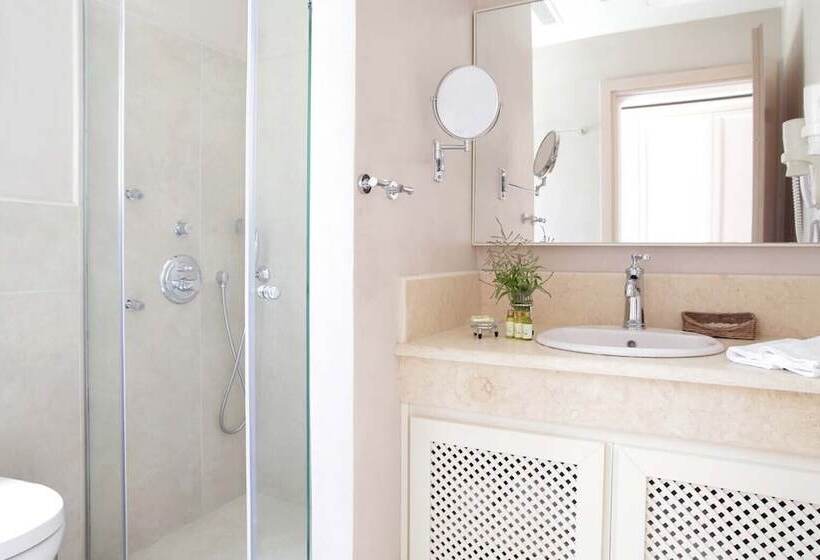 جناح جونيور مطلّ علي البحر, Costa Rossa  Adults Only