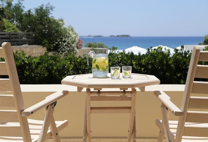 جناح جونيور مطلّ علي البحر, Costa Rossa  Adults Only