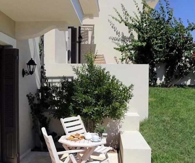 غرفة قياسية إطلالة جانبية علي البحر, Costa Rossa  Adults Only