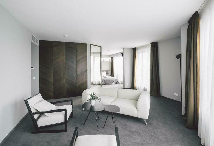 سوئیت پرزیدنت, Dunetton Self Checkin