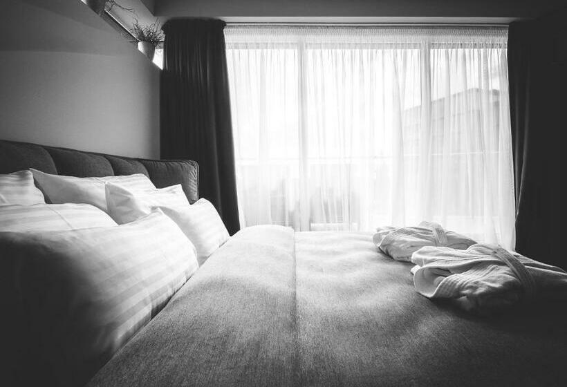 سوئیت پرزیدنت, Dunetton Self Checkin