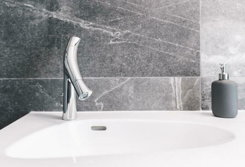 سوئیت پرزیدنت, Dunetton Self Checkin