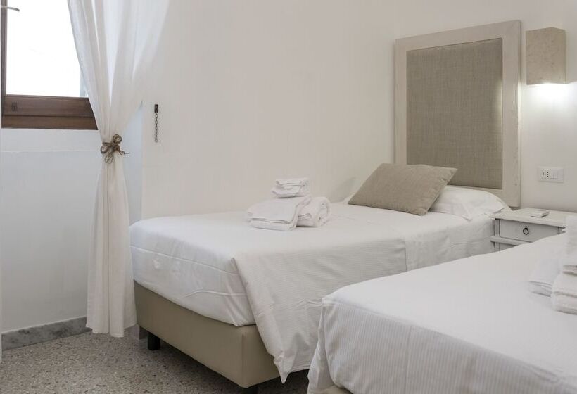 اتاق استاندارد سه نفره, Masseria Mazzetta Salento Corte Del Falconiere B&b