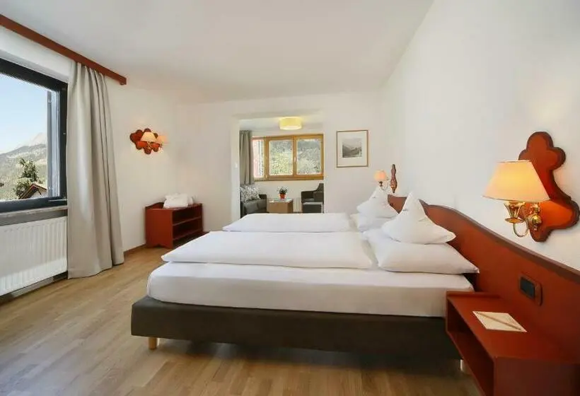 バルコニー付きスーペリアルーム, Parkhotel Tirolerhof