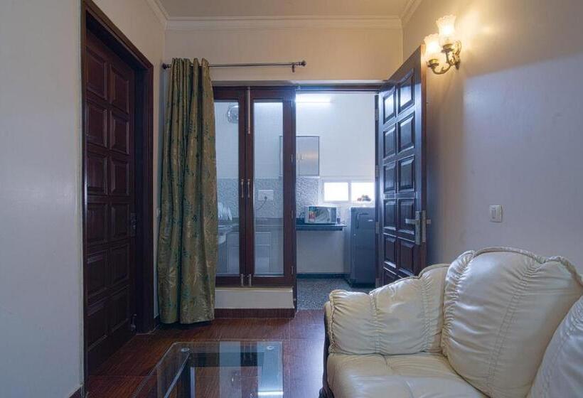 스탠다드 스튜디오, Perch Arbor Suites