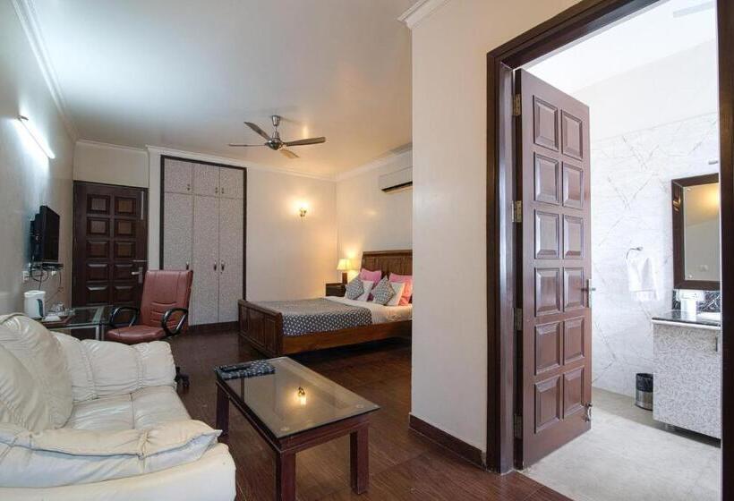 스탠다드 스튜디오, Perch Arbor Suites