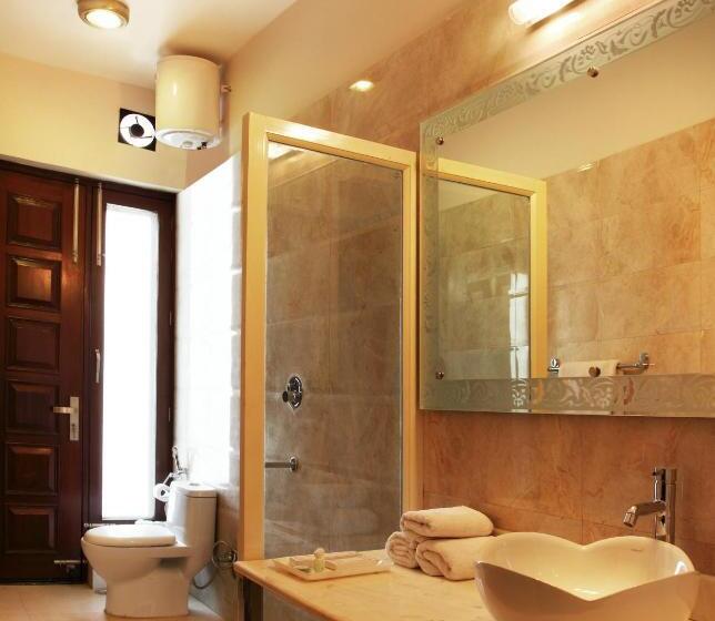 Deluxe Rum, Perch Arbor Suites