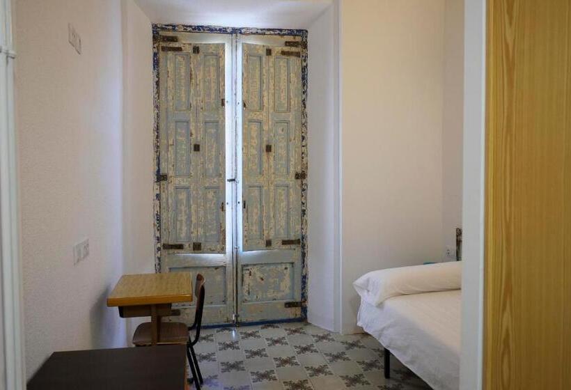 اتاق استاندارد یک نفره, Pigal