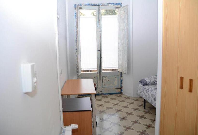 اتاق استاندارد یک نفره, Pigal