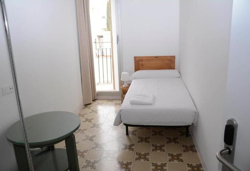 اتاق استاندارد یک نفره, Pigal