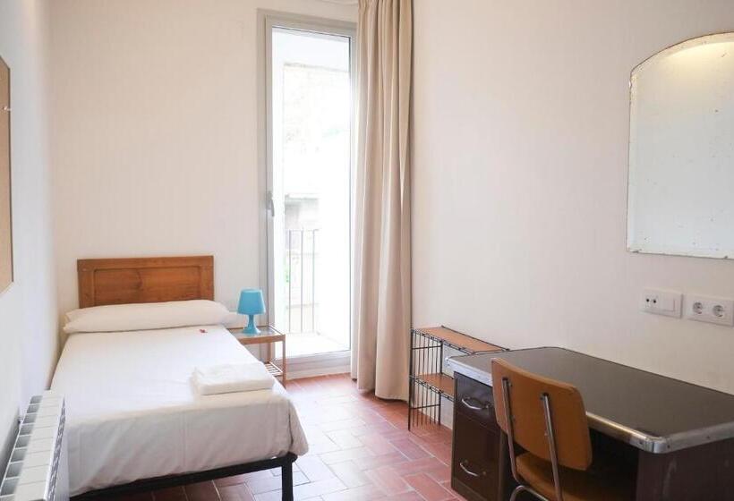 اتاق استاندارد یک نفره, Pigal