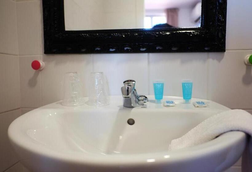 اتاق استاندارد یک نفره, Pigal