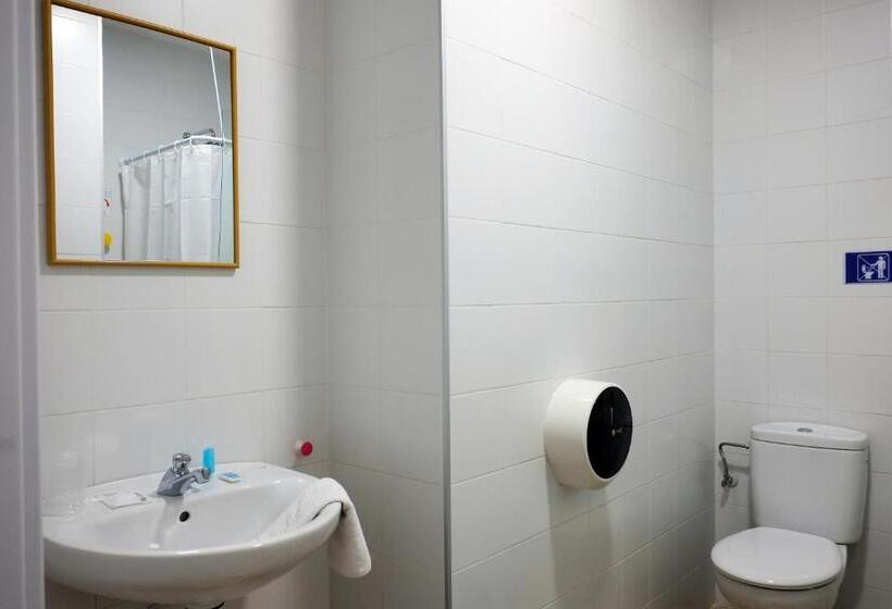 اتاق استاندارد یک نفره, Pigal