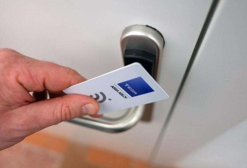 اتاق استاندارد یک نفره, Pigal