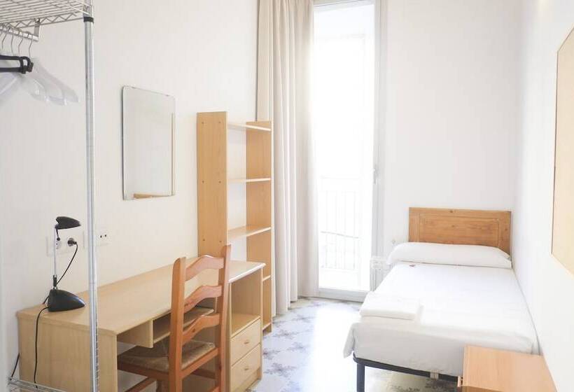 اتاق استاندارد یک نفره, Pigal