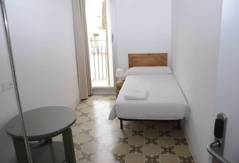 اتاق استاندارد یک نفره, Pigal