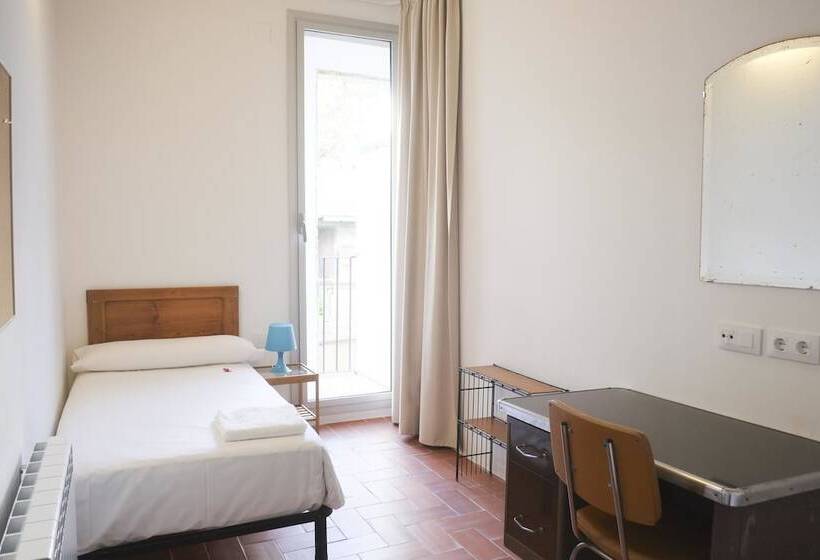 اتاق استاندارد یک نفره, Pigal