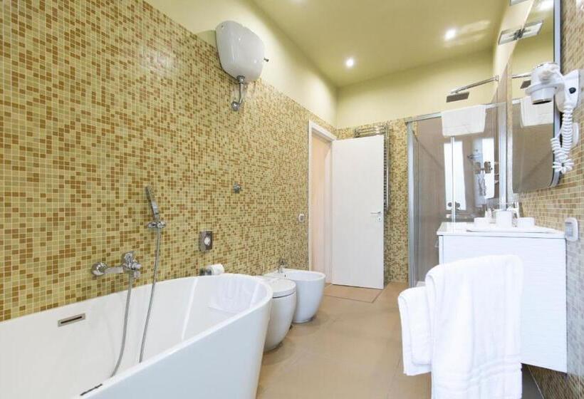 اتاق سوپریور, Plana