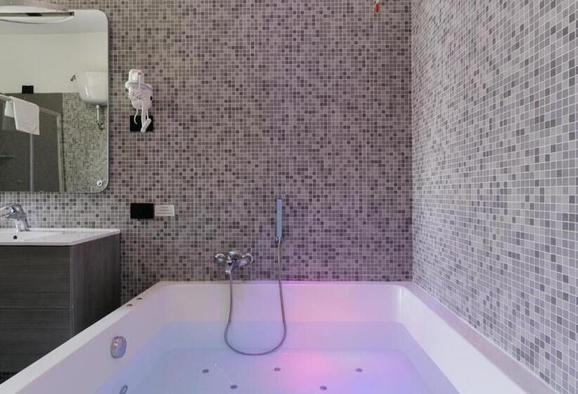 سوییت جونیور, Plana