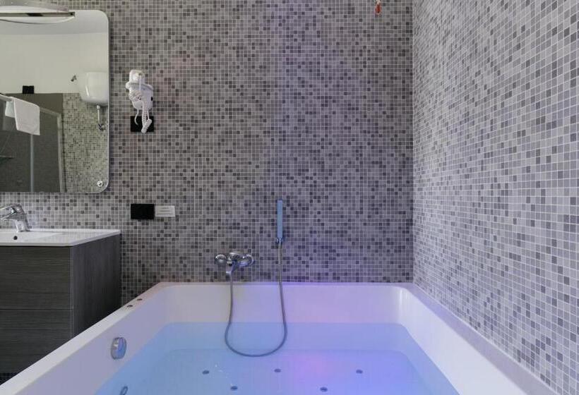 سوییت جونیور, Plana